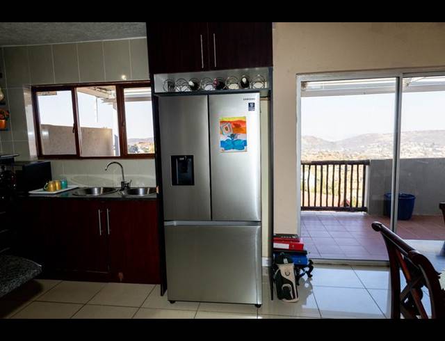 2 BEDROOM TOWNHOUSE FOR SALE IN WINCHESTER HILLS